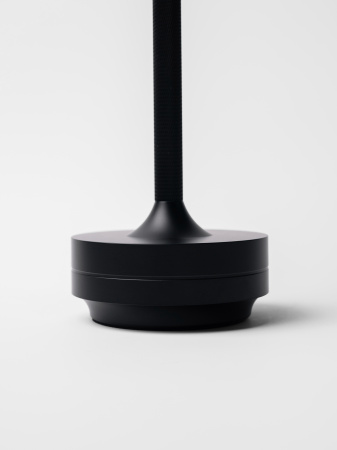 Лампа настольная d=13 см. h=27,5 см. 3 цвета, сенсорная регулировка яркости, алюм., черная LED HIGH-TECH MGline /1/20/ ВДОХНОВЕНИЕ